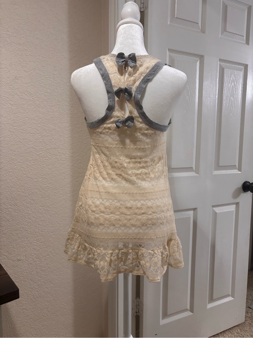 Daytrip Beige Lace Racerback Tunic with Gray Trim Bows
